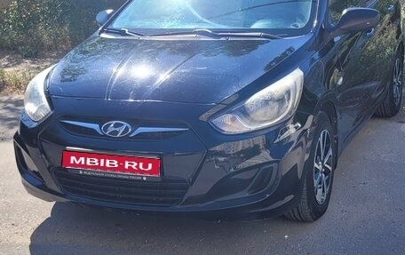 Hyundai Solaris II рестайлинг, 2012 год, 865 000 рублей, 1 фотография