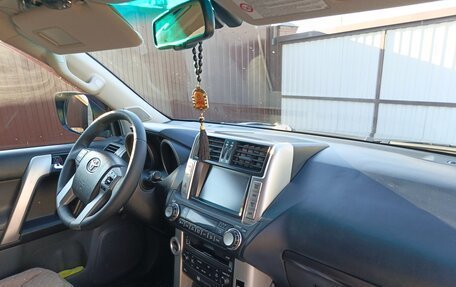 Toyota Land Cruiser Prado 150 рестайлинг 2, 2011 год, 2 800 000 рублей, 10 фотография