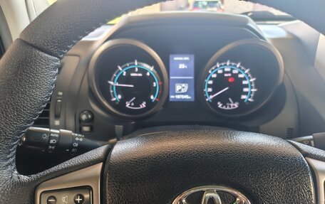 Toyota Land Cruiser Prado 150 рестайлинг 2, 2011 год, 2 800 000 рублей, 14 фотография