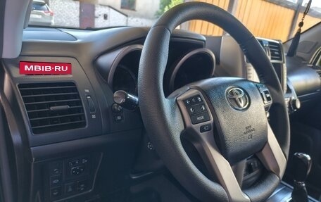 Toyota Land Cruiser Prado 150 рестайлинг 2, 2011 год, 2 800 000 рублей, 11 фотография
