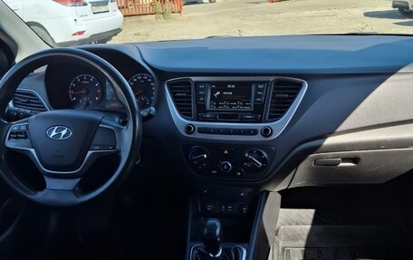 Hyundai Solaris II рестайлинг, 2017 год, 780 000 рублей, 9 фотография