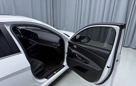 Hyundai Elantra, 2022 год, 1 720 000 рублей, 14 фотография