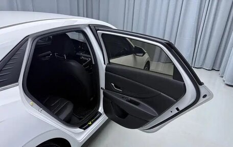 Hyundai Elantra, 2022 год, 1 720 000 рублей, 13 фотография