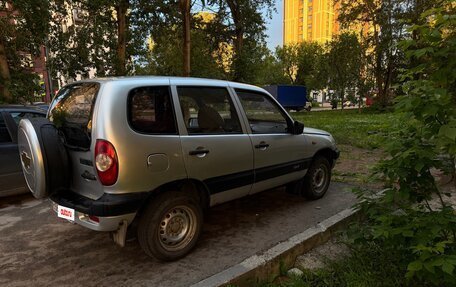 Chevrolet Niva I рестайлинг, 2003 год, 155 000 рублей, 2 фотография