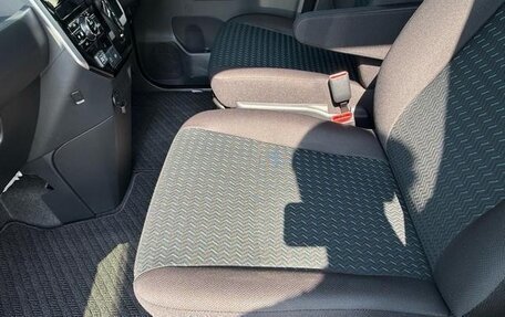 Toyota Roomy I, 2023 год, 930 100 рублей, 18 фотография