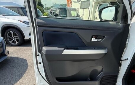 Toyota Roomy I, 2023 год, 930 100 рублей, 37 фотография
