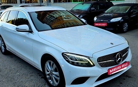 Mercedes-Benz C-Класс, 2018 год, 1 800 000 рублей, 3 фотография