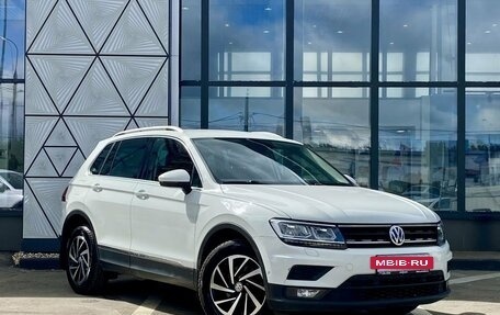 Volkswagen Tiguan II, 2018 год, 2 199 000 рублей, 2 фотография