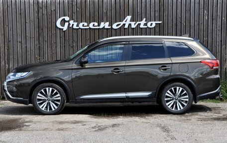 Mitsubishi Outlander III рестайлинг 3, 2019 год, 2 080 000 рублей, 2 фотография