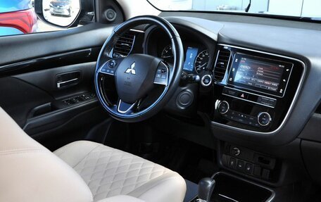 Mitsubishi Outlander III рестайлинг 3, 2019 год, 2 080 000 рублей, 9 фотография