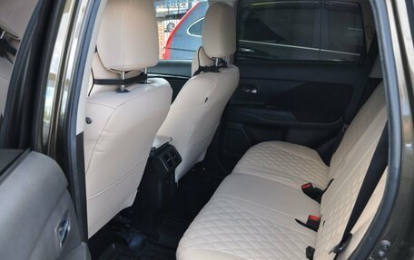 Mitsubishi Outlander III рестайлинг 3, 2019 год, 2 080 000 рублей, 11 фотография