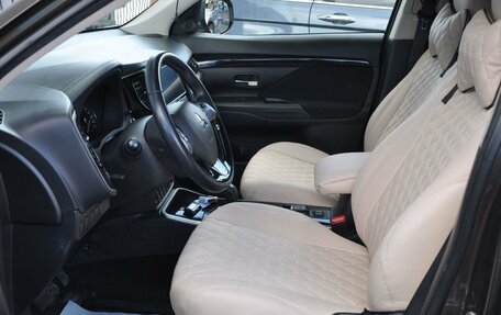 Mitsubishi Outlander III рестайлинг 3, 2019 год, 2 080 000 рублей, 10 фотография