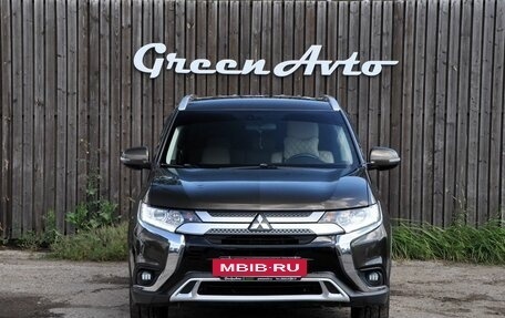 Mitsubishi Outlander III рестайлинг 3, 2019 год, 2 080 000 рублей, 8 фотография