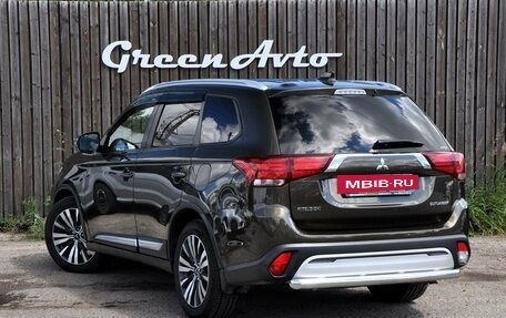 Mitsubishi Outlander III рестайлинг 3, 2019 год, 2 080 000 рублей, 3 фотография