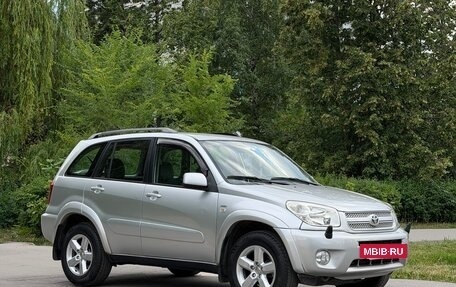 Toyota RAV4, 2005 год, 740 000 рублей, 3 фотография
