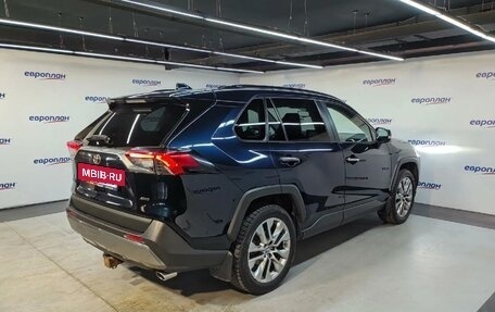 Toyota RAV4, 2020 год, 3 550 000 рублей, 3 фотография