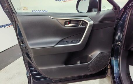 Toyota RAV4, 2020 год, 3 550 000 рублей, 10 фотография