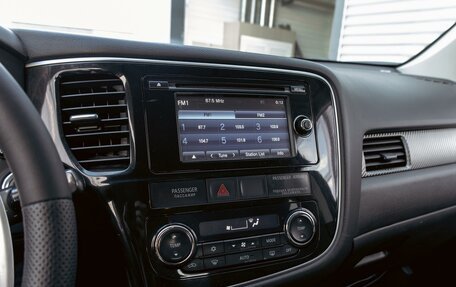 Mitsubishi Outlander III рестайлинг 3, 2013 год, 1 295 000 рублей, 14 фотография