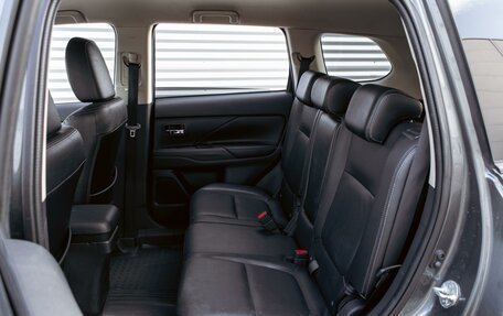 Mitsubishi Outlander III рестайлинг 3, 2013 год, 1 295 000 рублей, 16 фотография