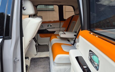 Rolls-Royce Cullinan, 2021 год, 31 000 000 рублей, 13 фотография