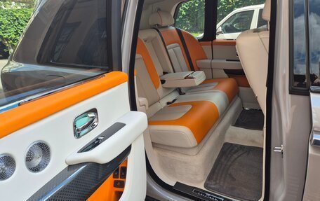 Rolls-Royce Cullinan, 2021 год, 31 000 000 рублей, 15 фотография