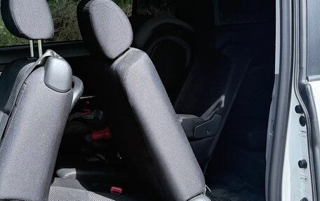 Toyota ISis I, 2012 год, 900 000 рублей, 8 фотография