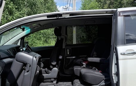 Toyota ISis I, 2012 год, 900 000 рублей, 7 фотография
