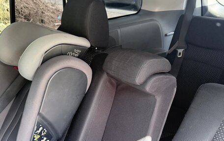 Toyota ISis I, 2012 год, 900 000 рублей, 9 фотография