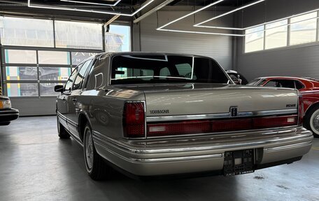 Lincoln Town Car II, 1993 год, 6 500 000 рублей, 6 фотография