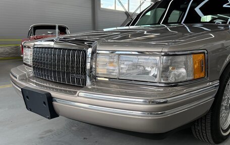 Lincoln Town Car II, 1993 год, 6 500 000 рублей, 10 фотография