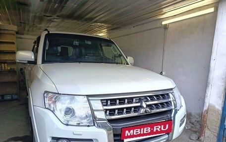 Mitsubishi Pajero IV, 2014 год, 2 750 000 рублей, 3 фотография