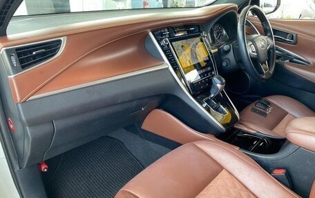 Toyota Harrier, 2017 год, 2 015 000 рублей, 7 фотография