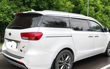 KIA Carnival III, 2017 год, 2 400 000 рублей, 4 фотография
