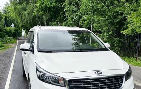 KIA Carnival III, 2017 год, 2 400 000 рублей, 8 фотография