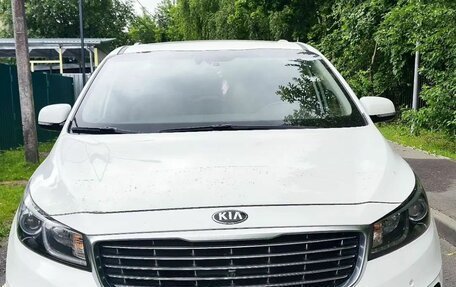 KIA Carnival III, 2017 год, 2 400 000 рублей, 9 фотография