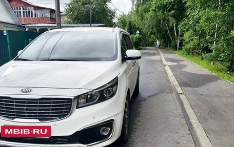 KIA Carnival III, 2017 год, 2 400 000 рублей, 7 фотография