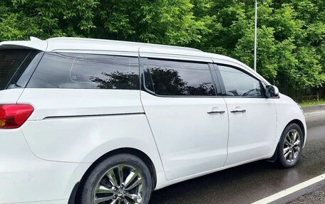 KIA Carnival III, 2017 год, 2 400 000 рублей, 17 фотография