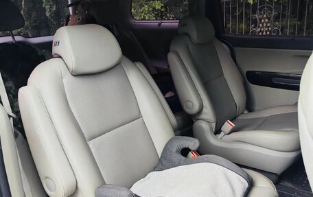 KIA Carnival III, 2017 год, 2 400 000 рублей, 15 фотография