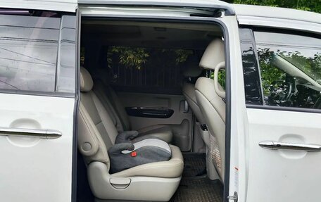 KIA Carnival III, 2017 год, 2 400 000 рублей, 14 фотография