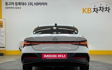Hyundai Elantra, 2023 год, 2 050 000 рублей, 4 фотография