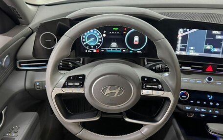 Hyundai Elantra, 2023 год, 2 050 000 рублей, 13 фотография