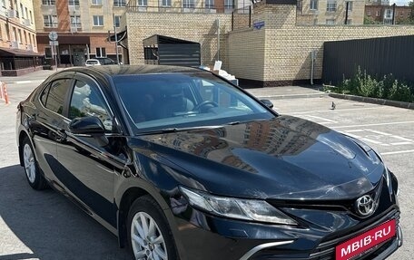 Toyota Camry, 2021 год, 2 900 000 рублей, 3 фотография