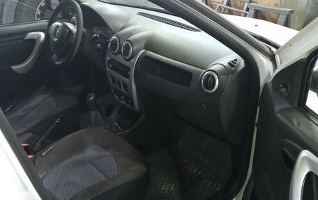 Renault Logan I, 2013 год, 400 000 рублей, 2 фотография