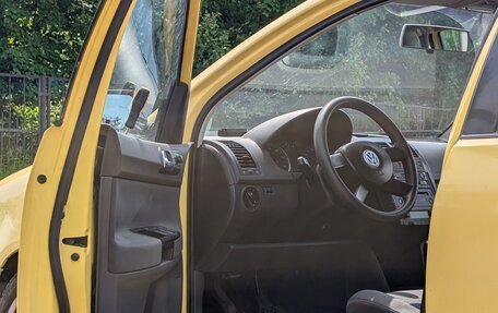 Volkswagen Polo IV рестайлинг, 2001 год, 259 000 рублей, 19 фотография