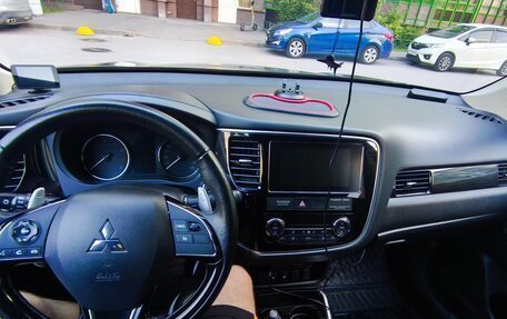 Mitsubishi Outlander III рестайлинг 3, 2018 год, 2 250 000 рублей, 13 фотография