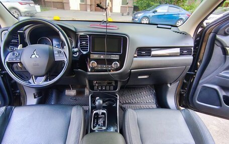 Mitsubishi Outlander III рестайлинг 3, 2018 год, 2 250 000 рублей, 14 фотография