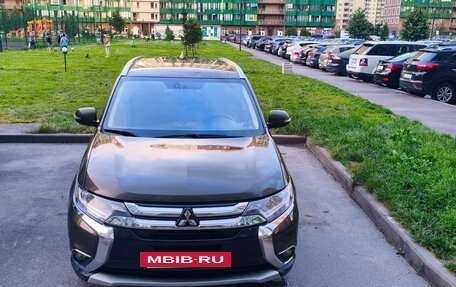 Mitsubishi Outlander III рестайлинг 3, 2018 год, 2 250 000 рублей, 3 фотография