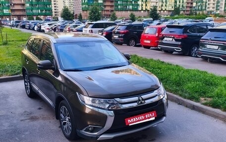 Mitsubishi Outlander III рестайлинг 3, 2018 год, 2 250 000 рублей, 2 фотография