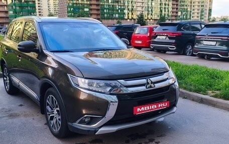 Mitsubishi Outlander III рестайлинг 3, 2018 год, 2 250 000 рублей, 11 фотография