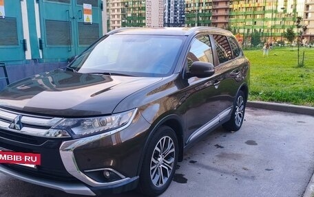 Mitsubishi Outlander III рестайлинг 3, 2018 год, 2 250 000 рублей, 10 фотография